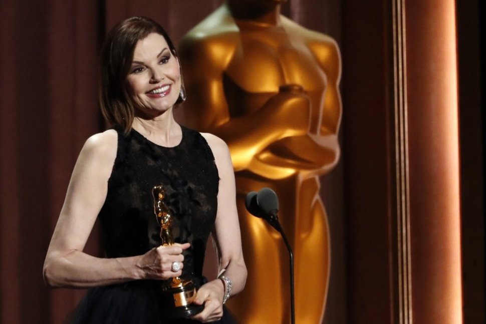 Geena Davis receives honorary Oscar